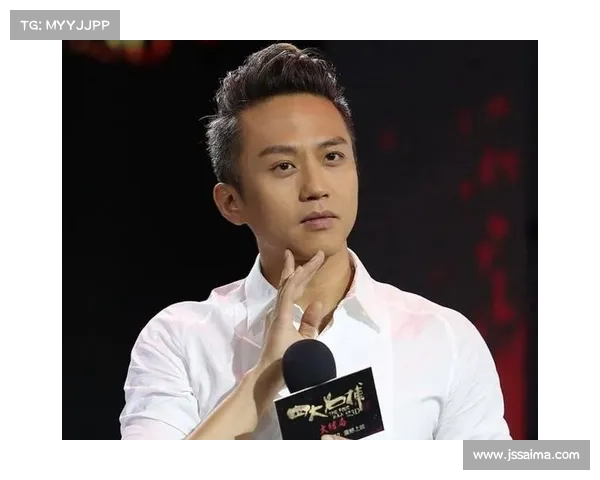 NBA中国赛 邓超、孙俪携爱子观战 全家上演“帽子戏法”